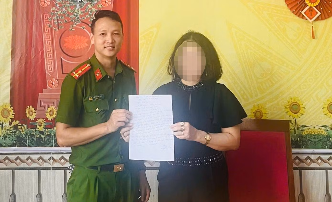 Bà K.A viết thư cảm ơn Công an phường Bình Thuận sau khi nhận lại 2 cây vàng.