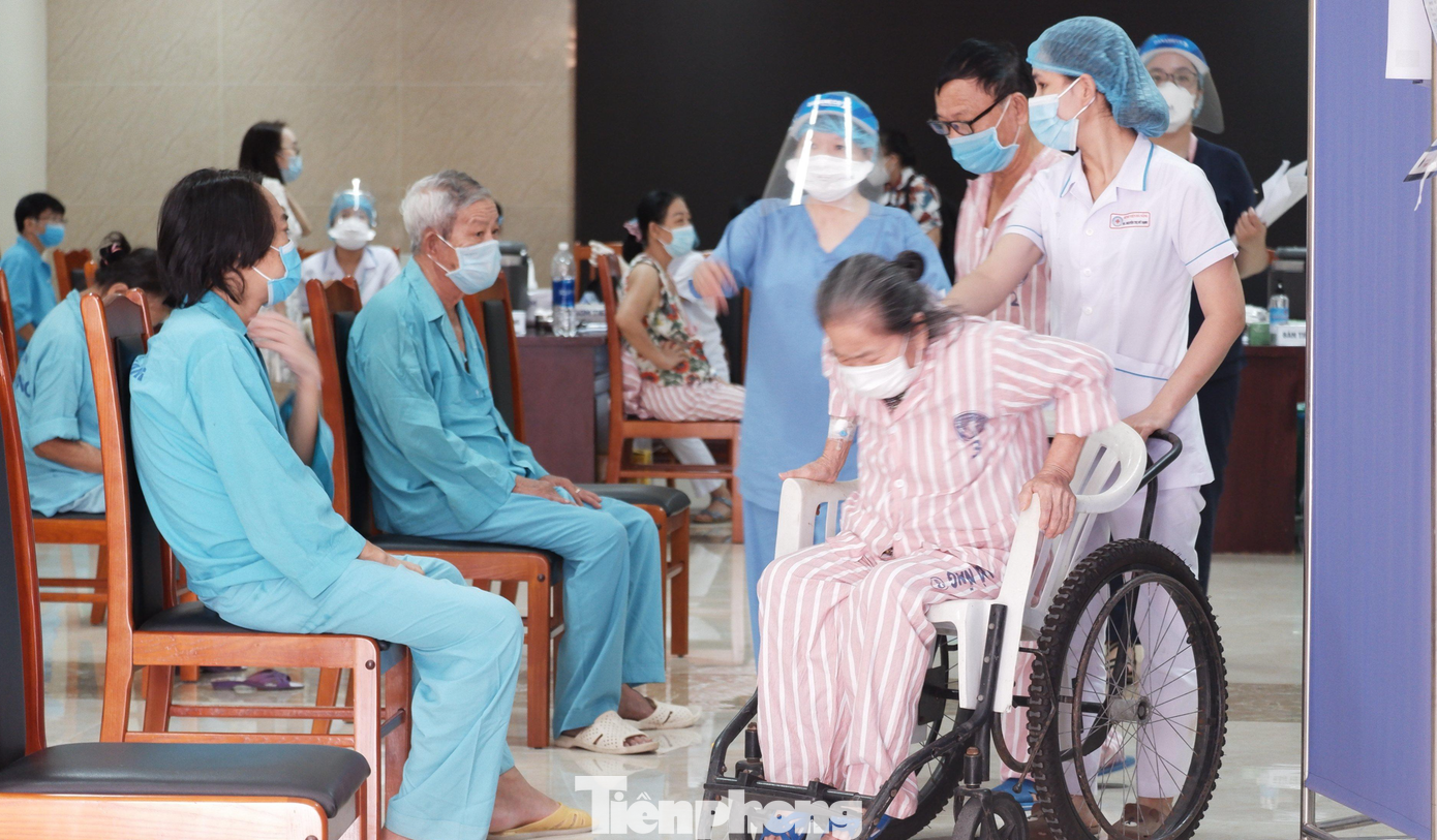 Được biết, Bộ Y tế có kế hoạch phân bổ cho Đà Nẵng gần 70.000 liều vắc-xin phòng COVID-19, gồm 3 loại là AstraZeneca (30.000 liều), Pfizer (5.850 liều) và Moderna (33.600 liều).