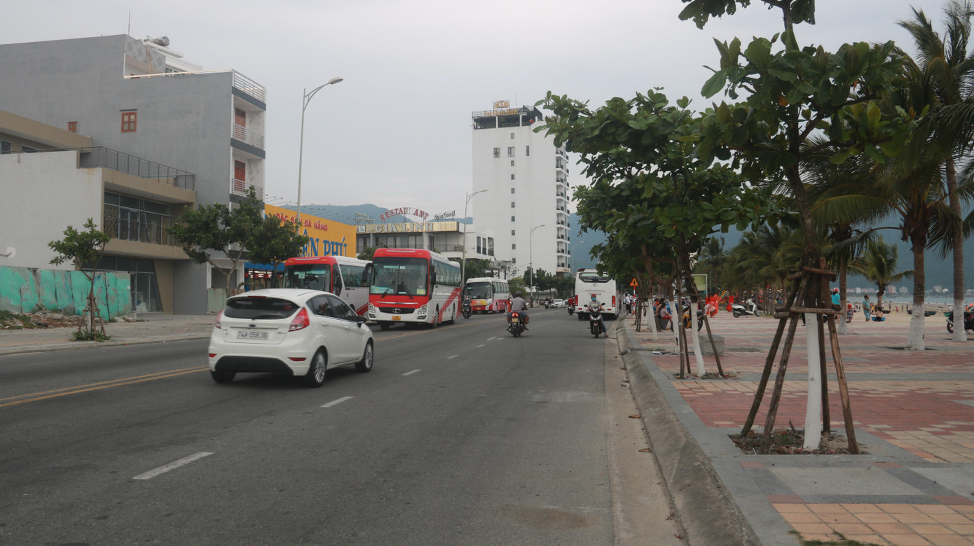 Những ngày này, nhiều tour du lịch dẫn đoàn khách du lịch lớn về Đà Nẵng.
