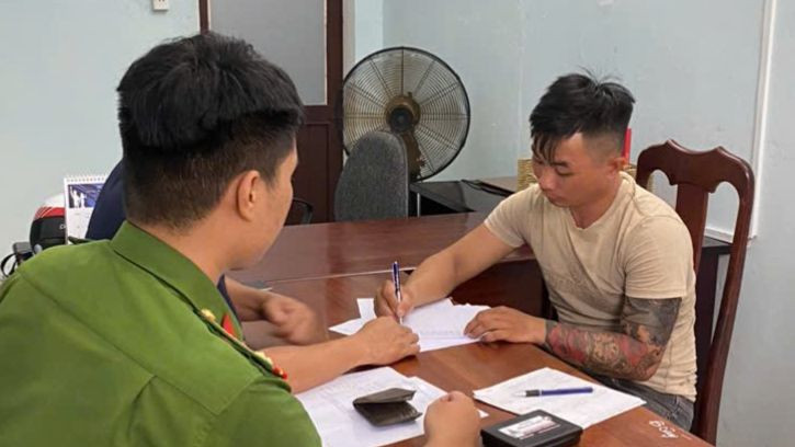 Đối tượng Trần Tấn An tại cơ quan công an. Đối tượng Trần Tấn An tại cơ quan công an.