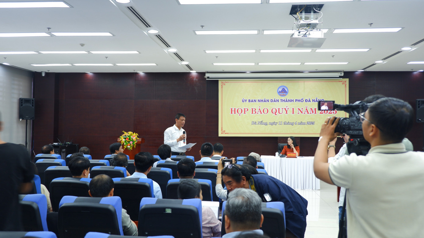 Quang cảnh buổi họp báo.