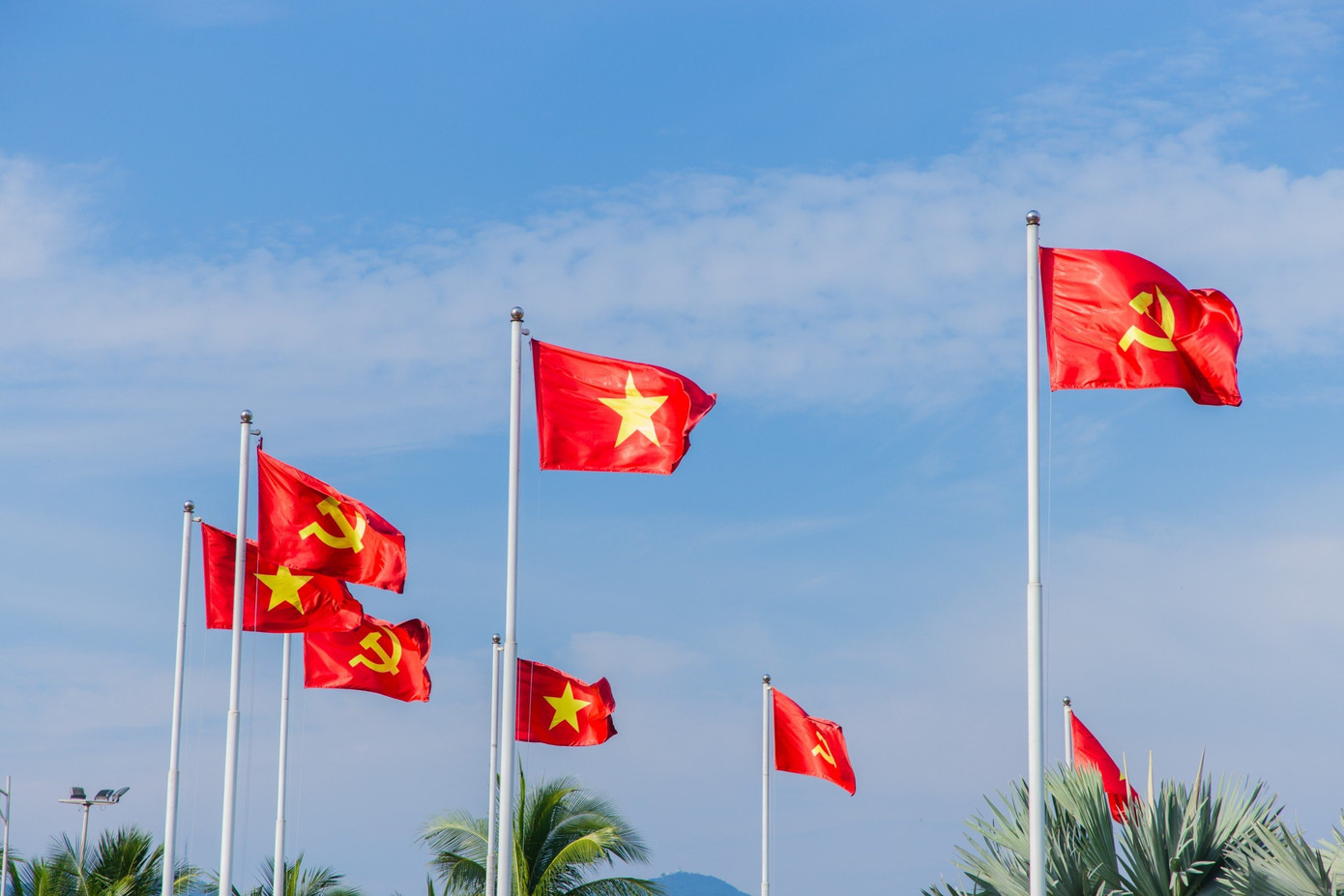 Thông điệp chào mừng Cách mạng tháng Tám và Quốc khánh 2/9 ở khắp mọi nẻo đường Đà Nẵng.