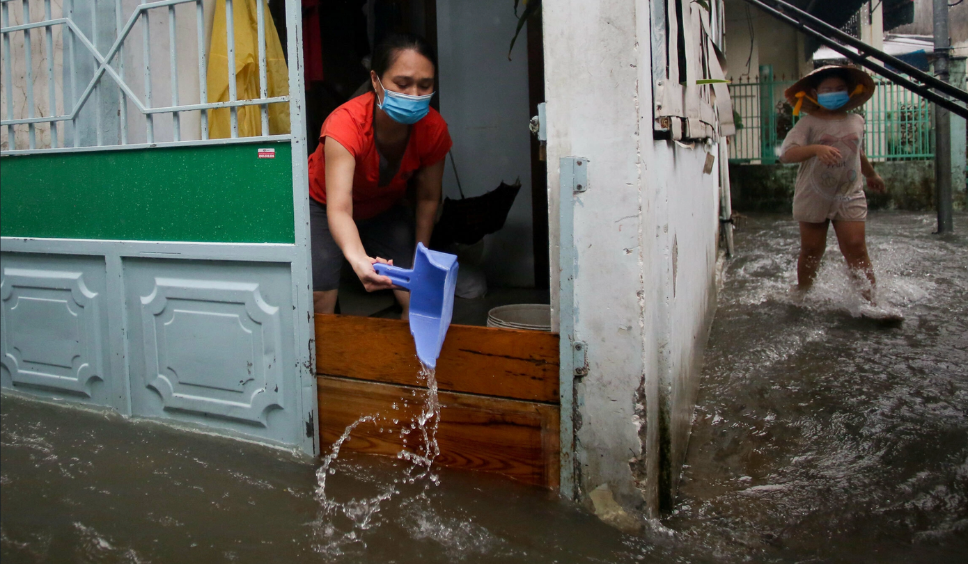 Người dân khu vực Khe Cạn sống khổ vì thường xuyên ngập lụt mỗi khi có mưa lớn. Người dân khu vực Khe Cạn sống khổ vì thường xuyên ngập lụt mỗi khi có mưa lớn.