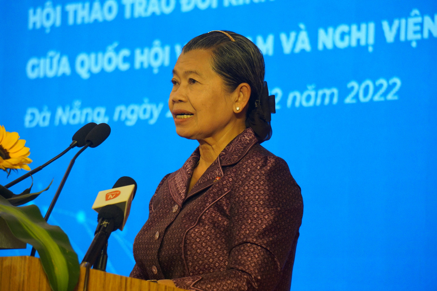 Bà Men Sam An, Phó Thủ tướng, Bộ trưởng Bộ quan hệ Quốc hội, Chủ tịch Nhóm Nghị sĩ hữu nghị Campuchia - Việt Nam của Quốc hội Vương quốc Campuchia phát biểu.