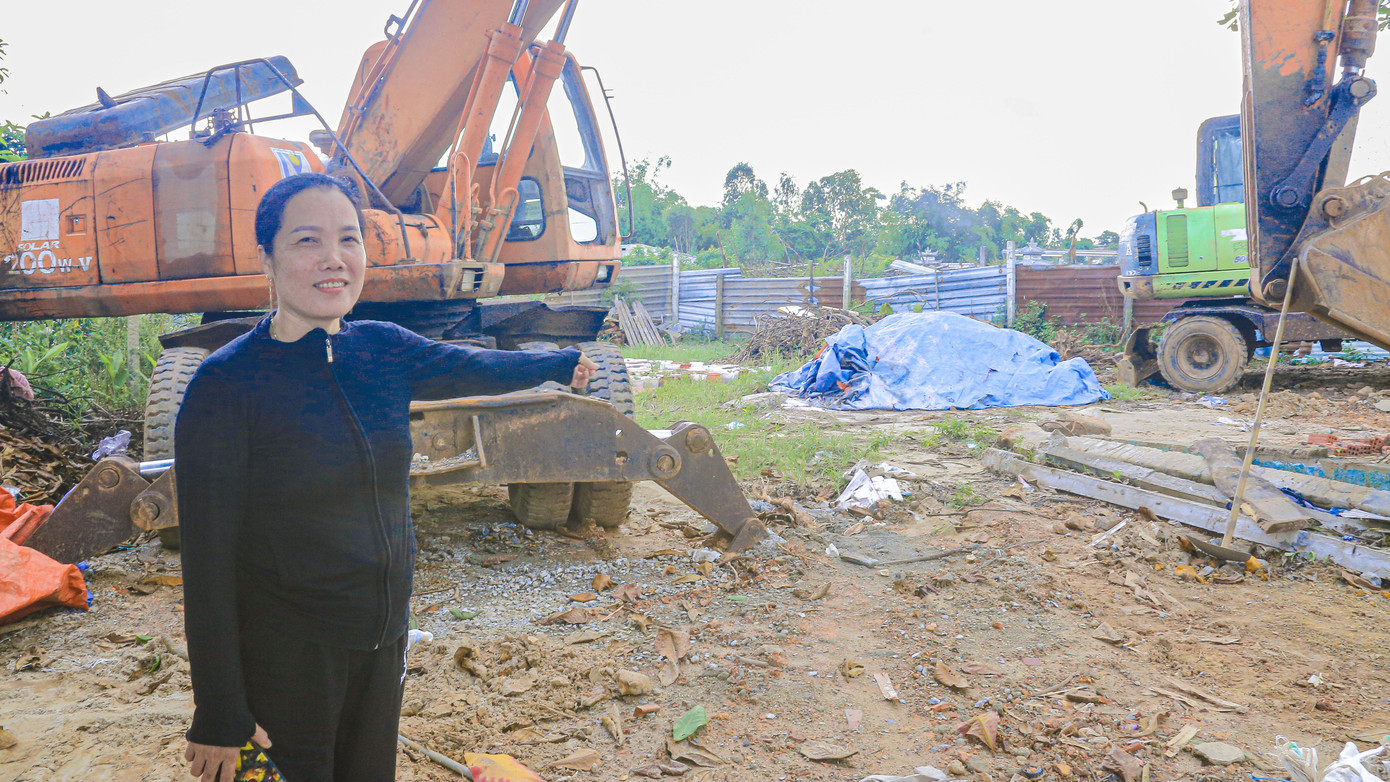 Bà Phạm Thị Mai người hiến tặng hơn 200m2 đất để mở đường.