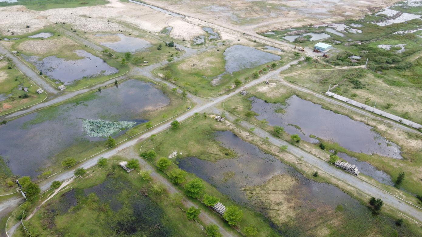 Theo báo cáo của chủ đầu tư, dự án Hera Complex Riverside còn có 39 hộ ( trong đó có 29 hộ chưa ký nhận tiền ứng 2017). Các hộ chưa ký hồ sơ chủ yếu hỗ trợ hoa màu, vướng thủ tục pháp lý do người nhận hỗ trợ đã mất, không liên lạc được. 29 hộ đòi hỏi phải hỗ trợ ngoài phương án với số tiền lớn, cấp lại đất ở…