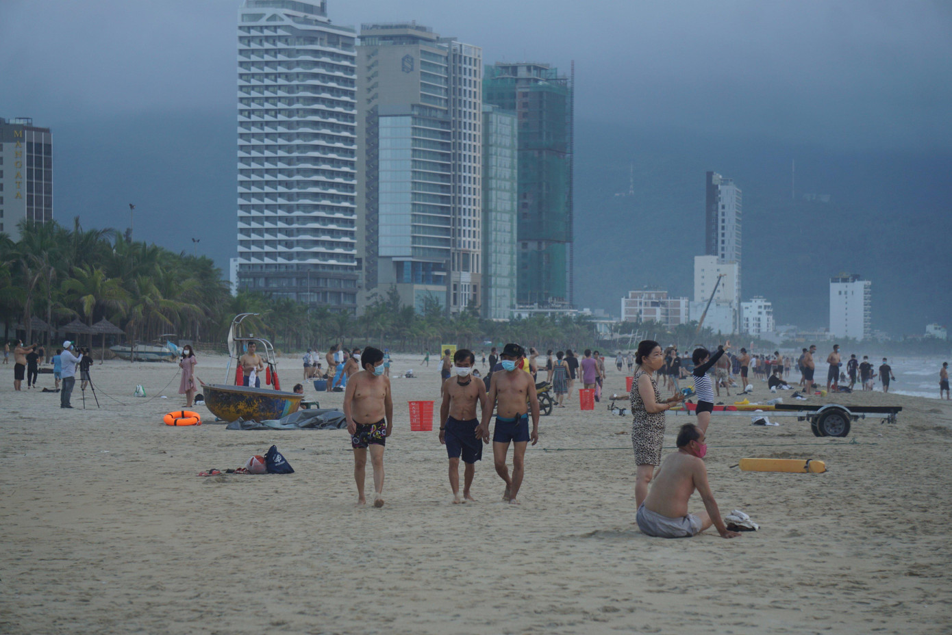 Tính từ ngày 18/6 đến nay Đà Nẵng ghi nhân 92 mắc COVID-19. Hiện, TP Đà Nẵng đang thực hiện cách ly, giám sát 418 trường hợp F1 và 732 trường hợp F2. Tính từ ngày 18/6 đến nay Đà Nẵng ghi nhân 92 mắc COVID-19. Hiện, TP Đà Nẵng đang thực hiện cách ly, giám sát 418 trường hợp F1 và 732 trường hợp F2.