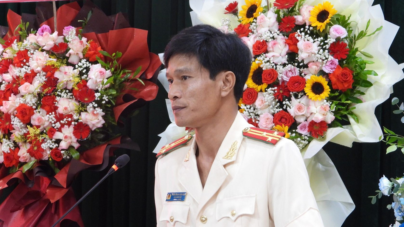 Thượng tá Trần Minh Nguyên phát biểu nhận nhiệm vụ. Thượng tá Trần Minh Nguyên phát biểu nhận nhiệm vụ.