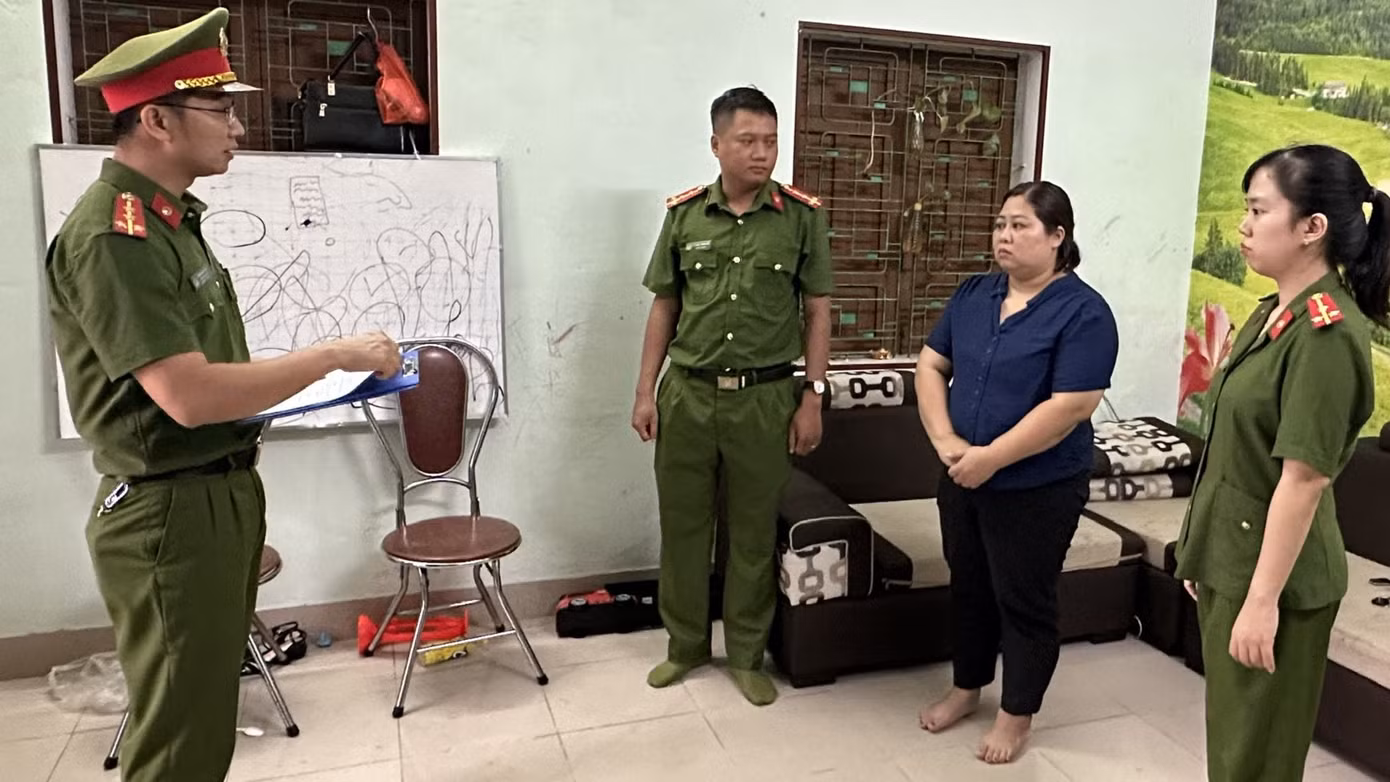 Công an thực hiện lệnh bắt tạm giam đối với Trần Như Quỳnh.