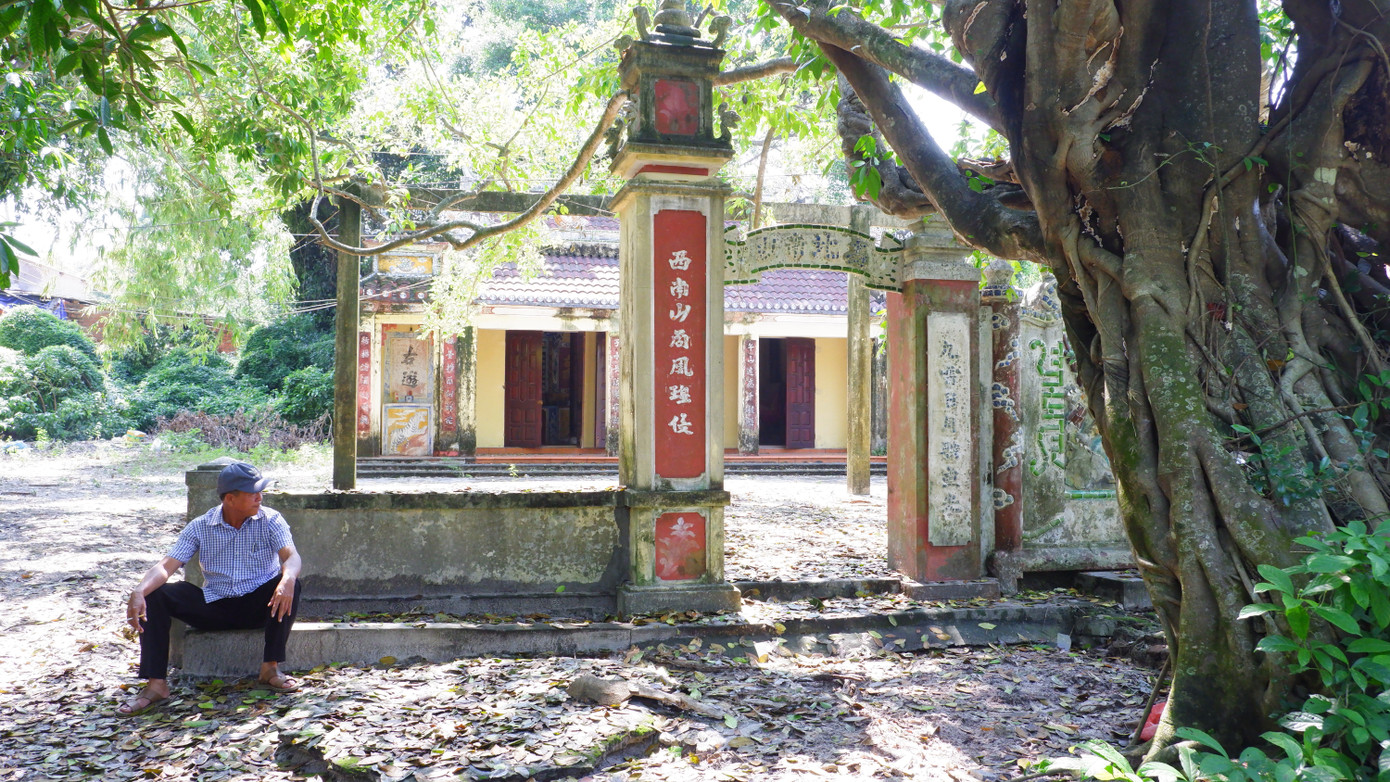 Đình làng Trung Sơn cổ kính giữa rừng cây. Đình làng Trung Sơn cổ kính giữa rừng cây.