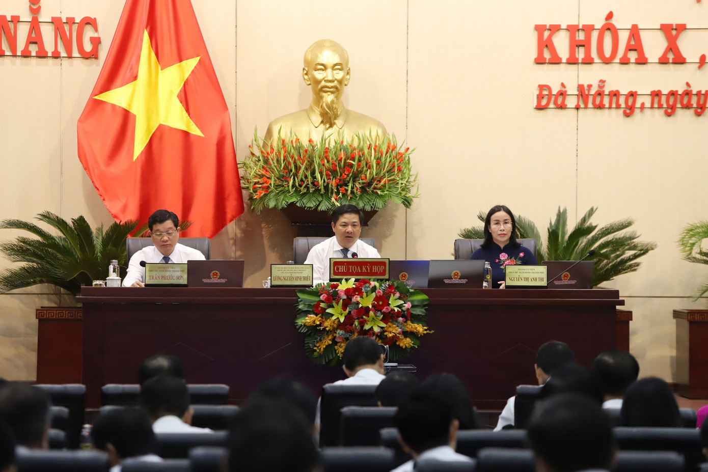 Quang cảnh kỳ họp. Quang cảnh kỳ họp.