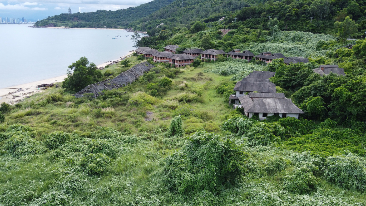 Một dự án bỏ hoang ở bán đảo Sơn Trà. Ảnh: Nguyễn Thành Một dự án bỏ hoang ở bán đảo Sơn Trà. Ảnh: Nguyễn Thành