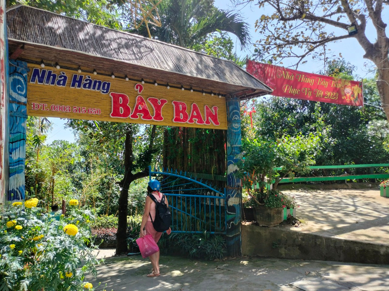 Nhà hàng Bảy Ban một trong số các công trình xây dựng trái phép ở bán đảo Sơn Trà. Ảnh: Nguyễn Thành. Nhà hàng Bảy Ban một trong số các công trình xây dựng trái phép ở bán đảo Sơn Trà. Ảnh: Nguyễn Thành.