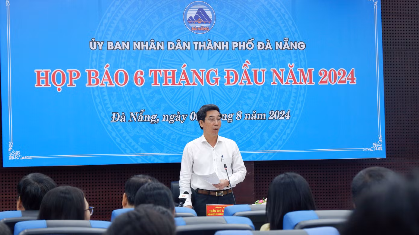 Ông Trần Chí Cường, Phó chủ tịch UBND TP. Đà Nẵng nói về Khu thương mại tự do tại buổi họp báo.