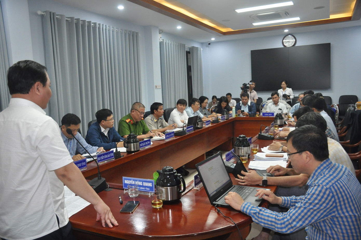 Lãnh đạo tỉnh Quảng Nam trong một lần tiếp công dân giải quyết kiến nghị liên quan đến các dự án của Bách Đạt An ở thị xã Điện Bàn. Lãnh đạo tỉnh Quảng Nam trong một lần tiếp công dân giải quyết kiến nghị liên quan đến các dự án của Bách Đạt An ở thị xã Điện Bàn.