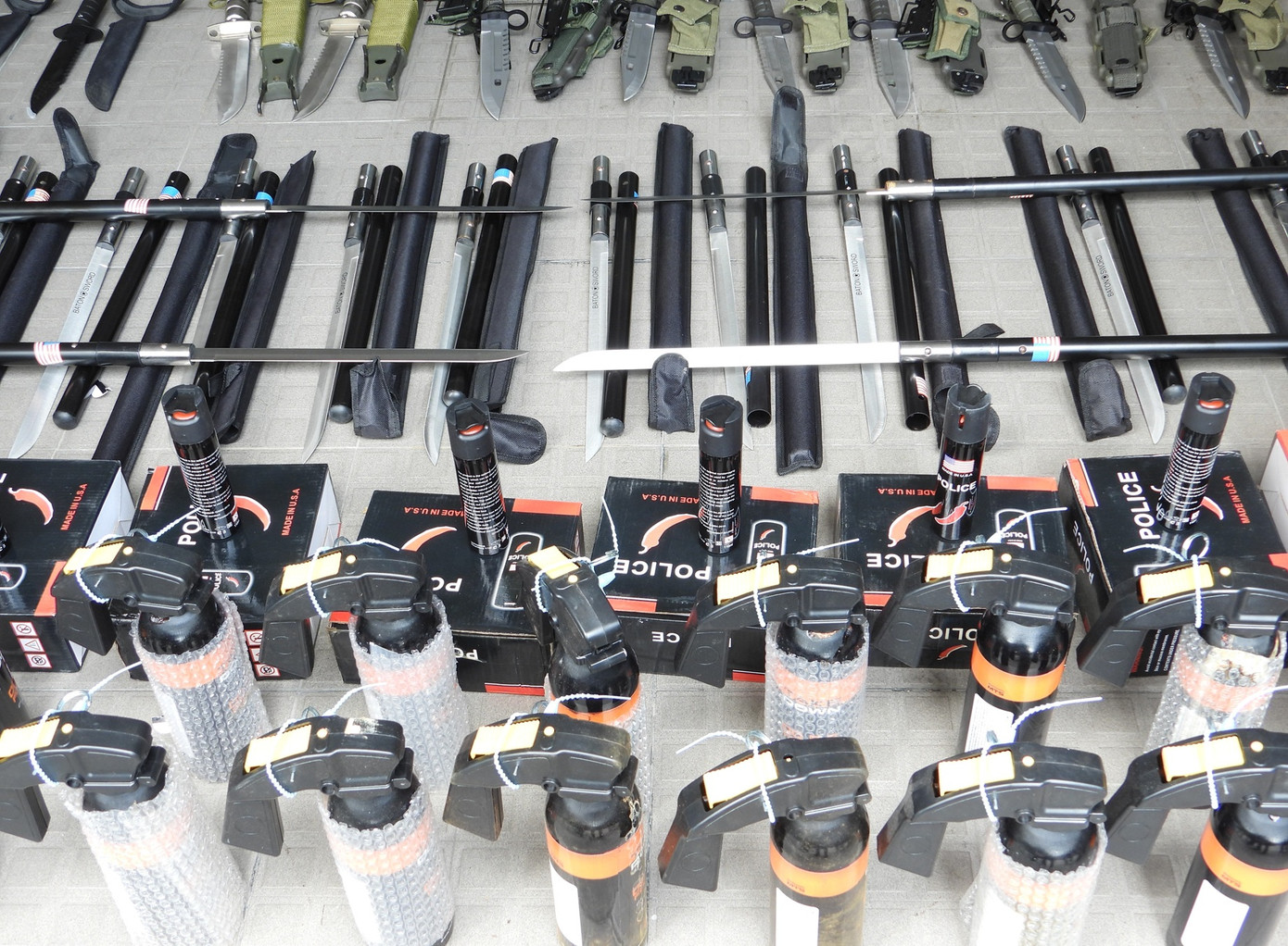 Các loại vũ khí được thu giữ.