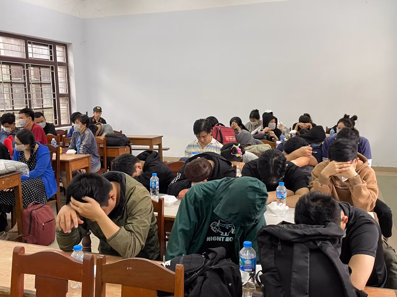 Các đối tượng trong đường dây cho vay nặng lãi vừa bị triệt phá. Các đối tượng trong đường dây cho vay nặng lãi vừa bị triệt phá.