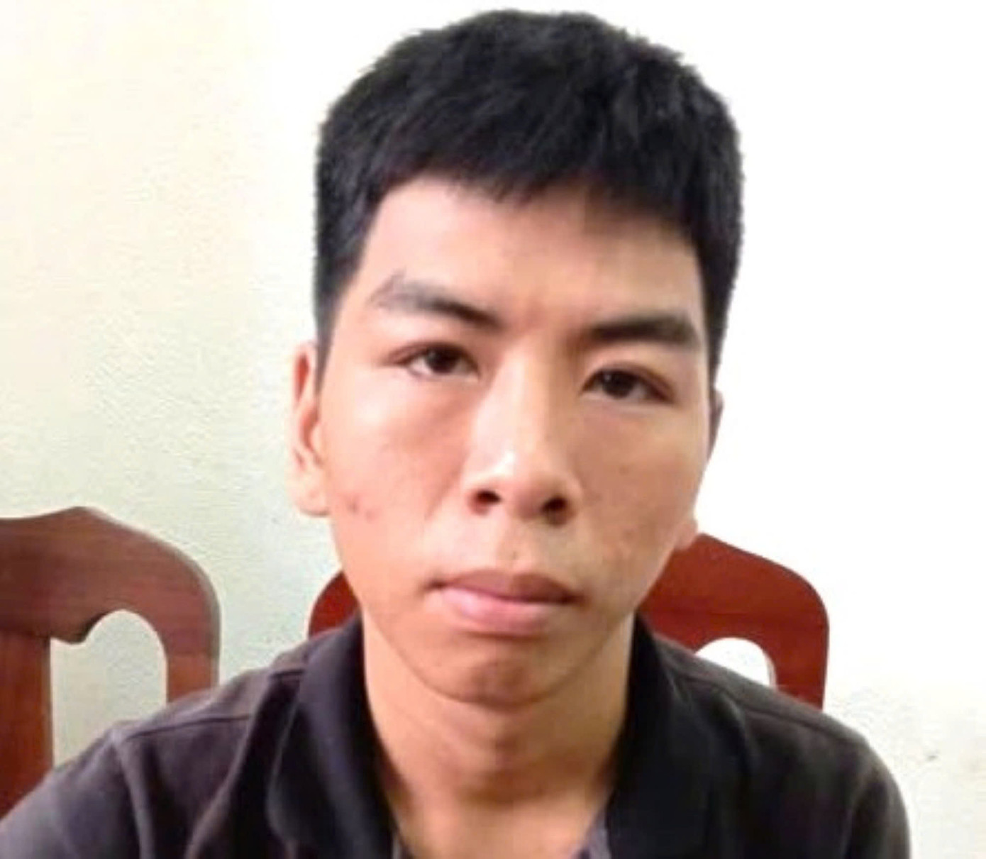 Đối tượng Nguyễn Đắc Tài tại cơ quan công an.