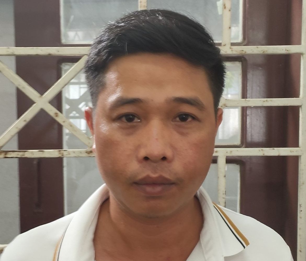 Đối tượng Trần Vinh Sơn tại cơ quan công an.