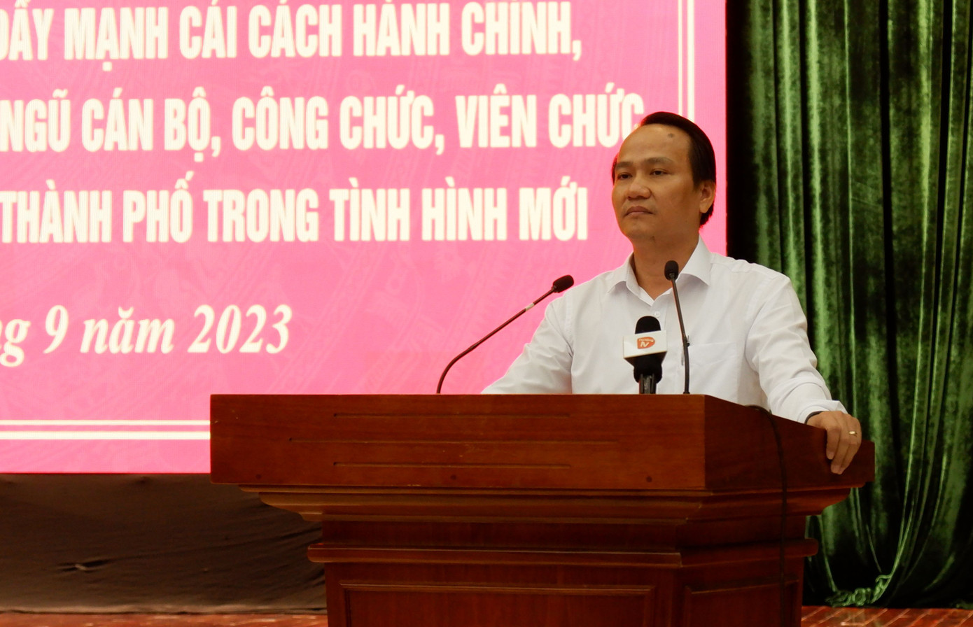 Ông Nguyễn Đình Vĩnh - Trưởng Ban Tổ chức Thành ủy Đà Nẵng - phát biểu tại hội nghị. (Ảnh: Nguyễn Thành).