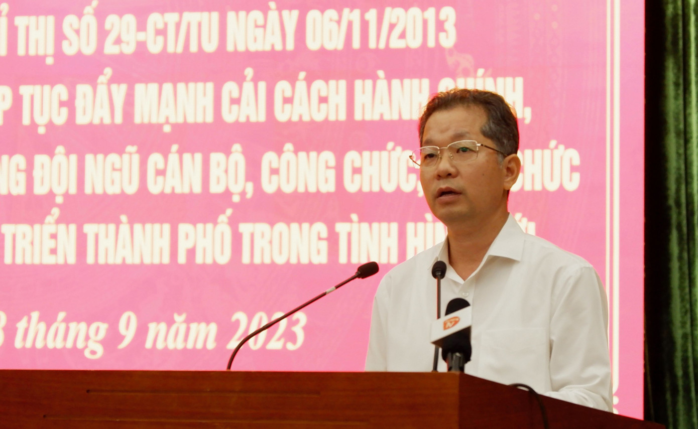 Bí thư Thành ủy Đà Nẵng Nguyễn Văn Quảng phát biểu tại hội nghị.