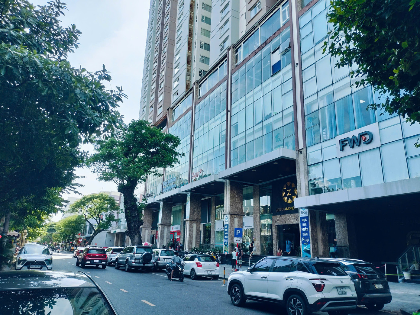 Báo cáo công tác phòng, chống tham nhũng, tiêu cực 6 tháng đầu năm 2025 của UBND TP Đà Nẵng cho biết, kết quả điều tra, xử lý các vụ án, giải quyết các vụ việc về tham nhũng thuộc diện Ban Chỉ đạo Thành ủy về phòng, chống tham nhũng, tiêu cực theo dõi, chỉ đạo, hiện đang giải quyết 2 vụ việc. Trong đó, Thanh tra Đà Nẵng đã chuyển thông tin Công ty Cổ phần Lương thực Đà Nẵng (16 Lý Thường Kiệt, Đà Nẵng) có dấu hiệu tội phạm trong việc chấp hành chính sách, pháp luật về quản lý, sử dụng đất đai đối với 7 thửa đất. Các thửa đất gồm: 49 Lý Thường Kiệt, 751 Ngô Quyền (số cũ), 16 Lý Thường Kiệt, 60 Hùng Vương, 52 Nguyễn Chí Thanh, 62 Tôn Đức Thắng, 294 Cách Mạng Tháng Tám. Báo cáo công tác phòng, chống tham nhũng, tiêu cực 6 tháng đầu năm 2025 của UBND TP Đà Nẵng cho biết, kết quả điều tra, xử lý các vụ án, giải quyết các vụ việc về tham nhũng thuộc diện Ban Chỉ đạo Thành ủy về phòng, chống tham nhũng, tiêu cực theo dõi, chỉ đạo, hiện đang giải quyết 2 vụ việc. Trong đó, Thanh tra Đà Nẵng đã chuyển thông tin Công ty Cổ phần Lương thực Đà Nẵng (16 Lý Thường Kiệt, Đà Nẵng) có dấu hiệu tội phạm trong việc chấp hành chính sách, pháp luật về quản lý, sử dụng đất đai đối với 7 thửa đất. Các thửa đất gồm: 49 Lý Thường Kiệt, 751 Ngô Quyền (số cũ), 16 Lý Thường Kiệt, 60 Hùng Vương, 52 Nguyễn Chí Thanh, 62 Tôn Đức Thắng, 294 Cách Mạng Tháng Tám.