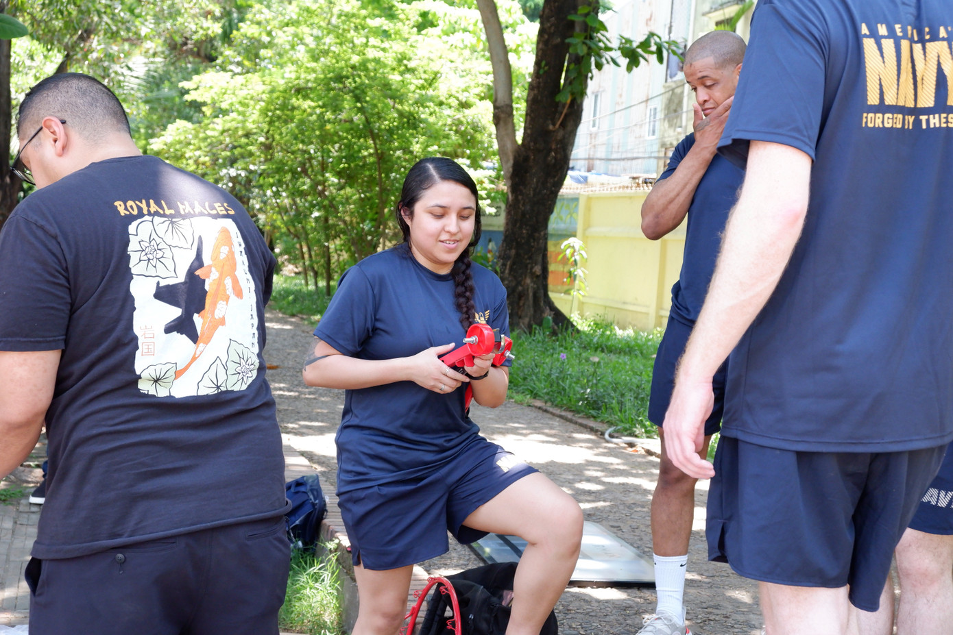 Nữ thủy thủ còn thành thục các phần việc liên quan đến kỹ thuật không thua kém đấng mày râu.