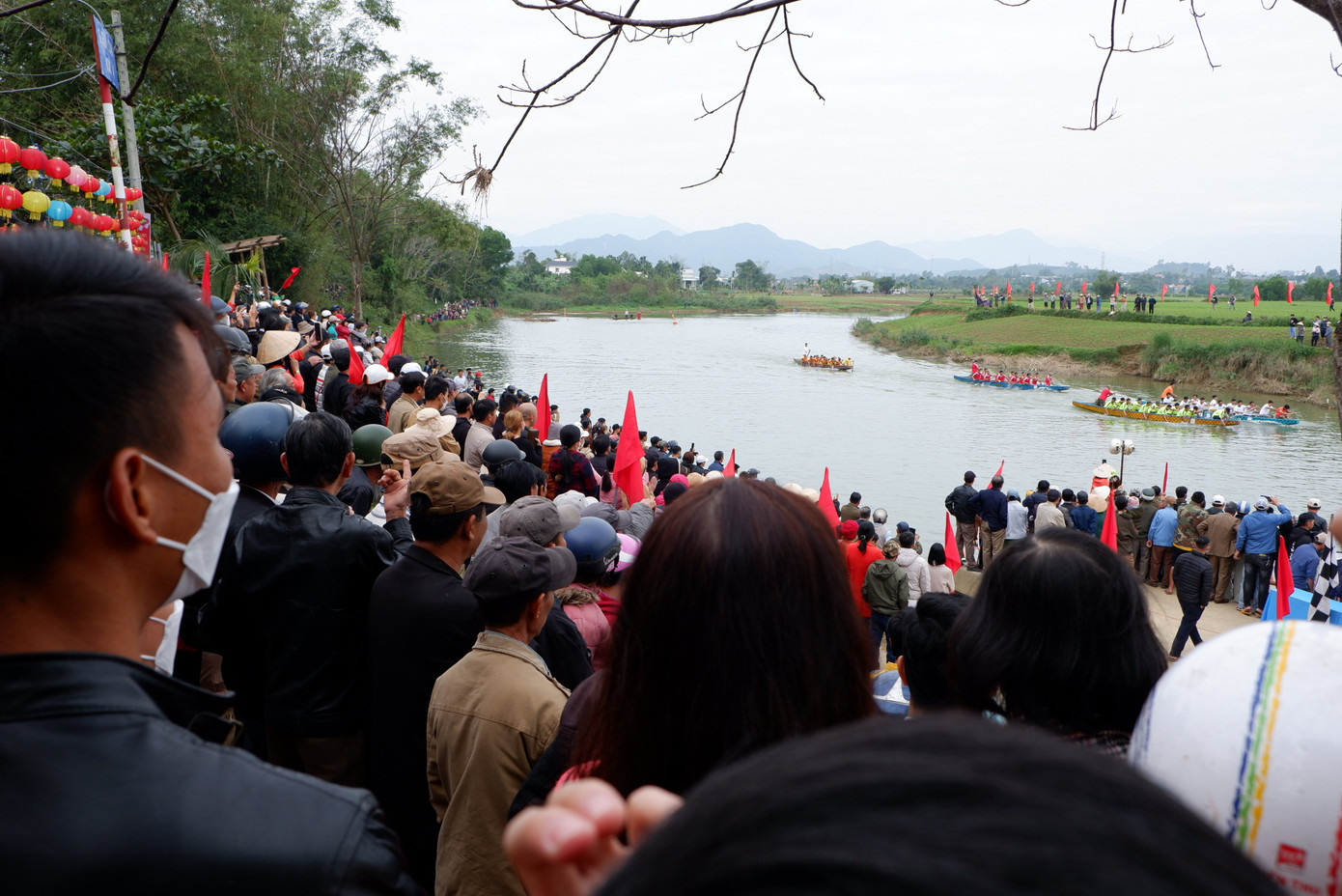 Phần hội thường được bắt đầu vào mùng 10 với nhiều các hoạt động, trò chơi dân gian mang đậm bản sắc văn hóa như: Đua thuyền, hát hò khoan trên sông, hô hát bài chòi, thi nướng bánh tráng... Đua thuyền truyền thống trên sông Túy Loan là một trong những phần hội người dân địa phương trông đợi và cổ vũ nhiệt tình trong lễ hội.