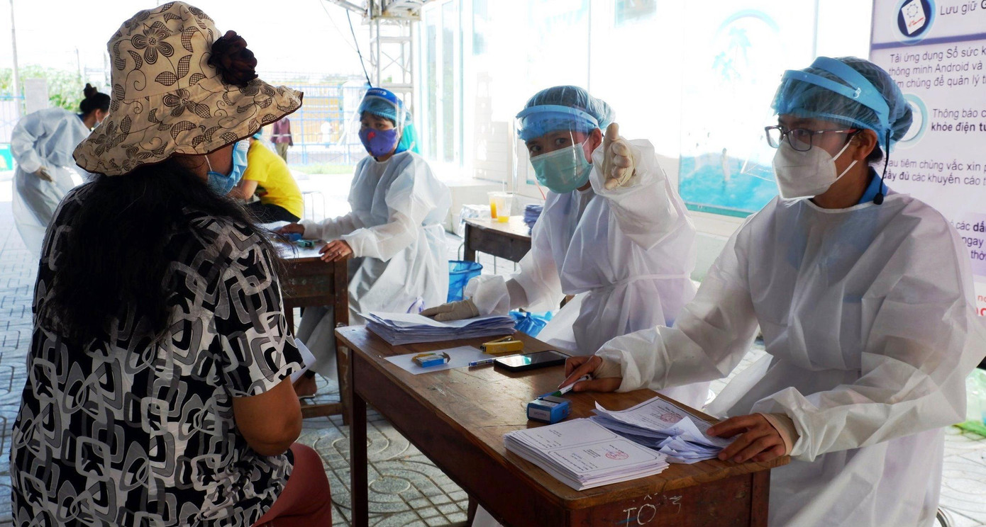 Tính đến ngày 5/10, Đà Nẵng đã tiếp nhận 847.706 liều vắc xin phòng COVID-19 các loại. Đà Nẵng đã tổ chức tiêm 831.911 liều vắc xin (trong đó 739.387 người tiêm mũi 1; 92.524 người tiêm mũi 2).