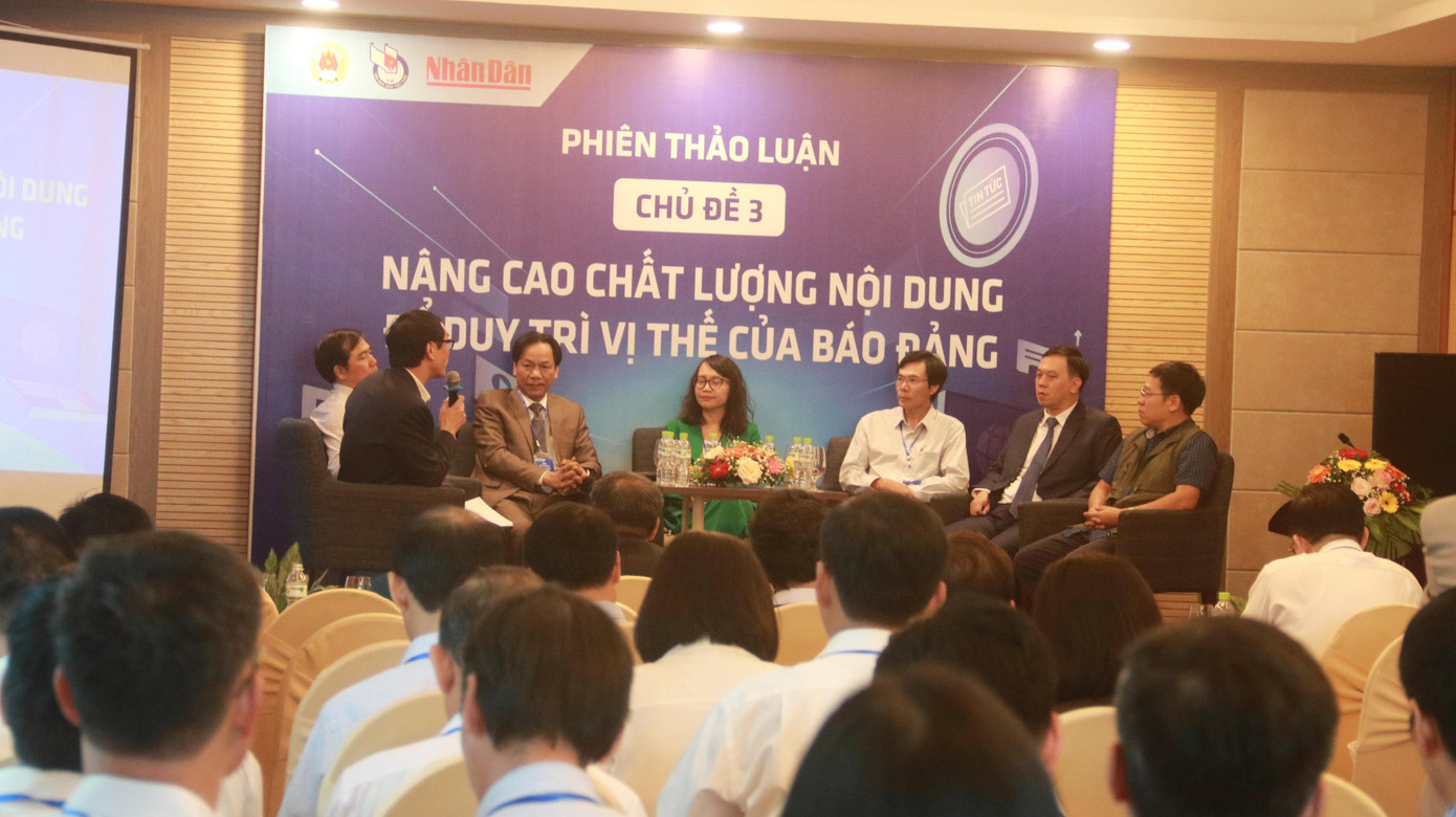 Các đại biểu tham gia thảo luận chủ đề "Nâng cao chất lượng nội dung để duy trì vị thế của báo Đảng". Ảnh: Nguyễn Thành