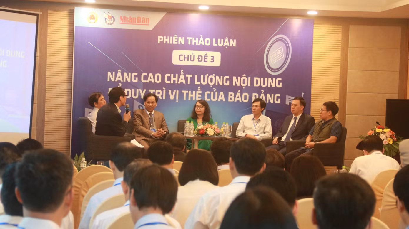 Các đại biểu tham gia thảo luận chủ đề "Nâng cao chất lượng nội dung để duy trì vị thế của báo Đảng". Ảnh: Nguyễn Thành
