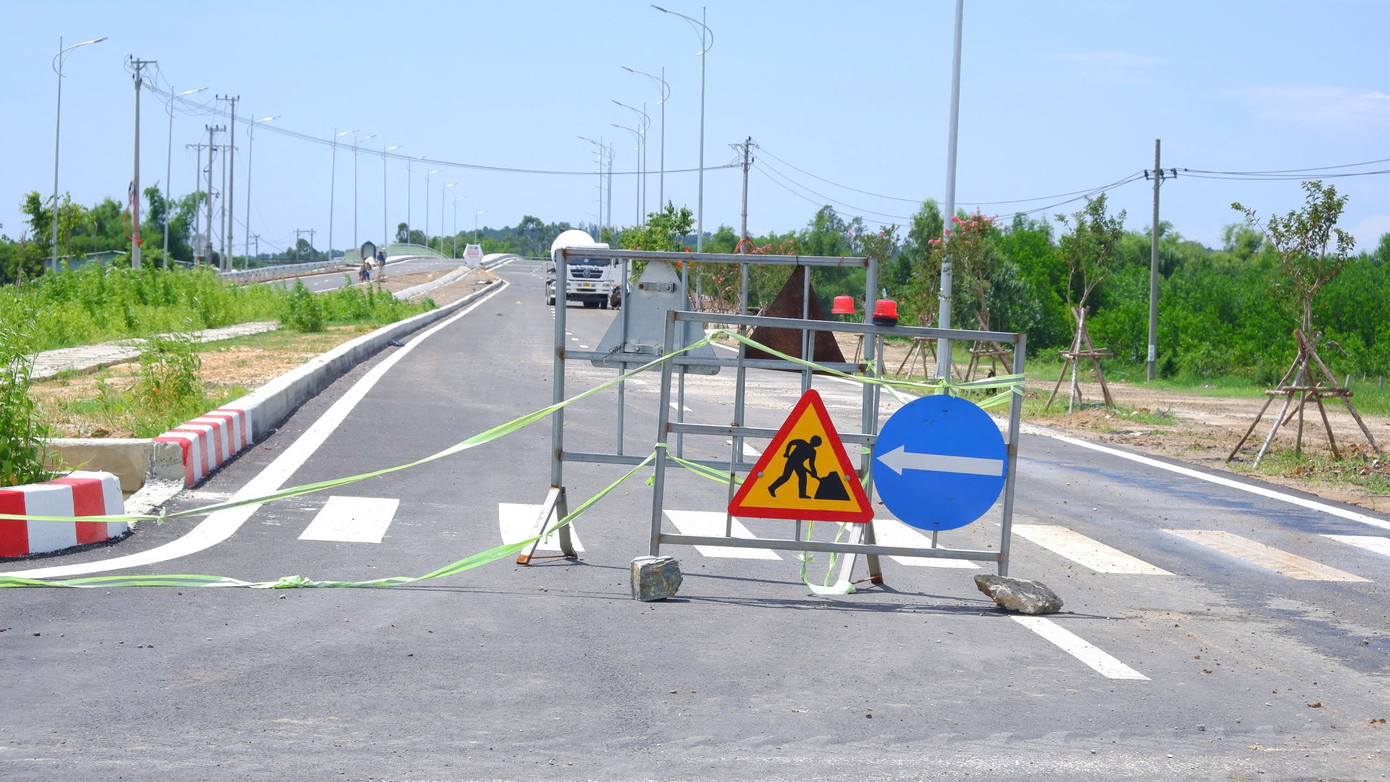 Lãnh đạo phường Điện Bàn Bắc cũng cho biết, sau khi ổn định tổ chức bộ máy, phường sẽ tích cực phối hợp với chủ đầu tư đẩy nhanh giải phóng mặt bằng để sớm hoàn thành dự án, phục vụ người dân đi lại.