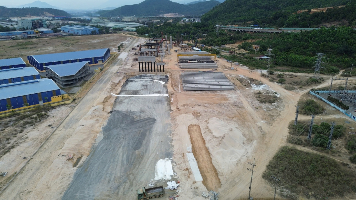 Dự án đường ven biển nối cảng Liên Chiểu đang quá trình thi công. Dự án đường ven biển nối cảng Liên Chiểu đang quá trình thi công.