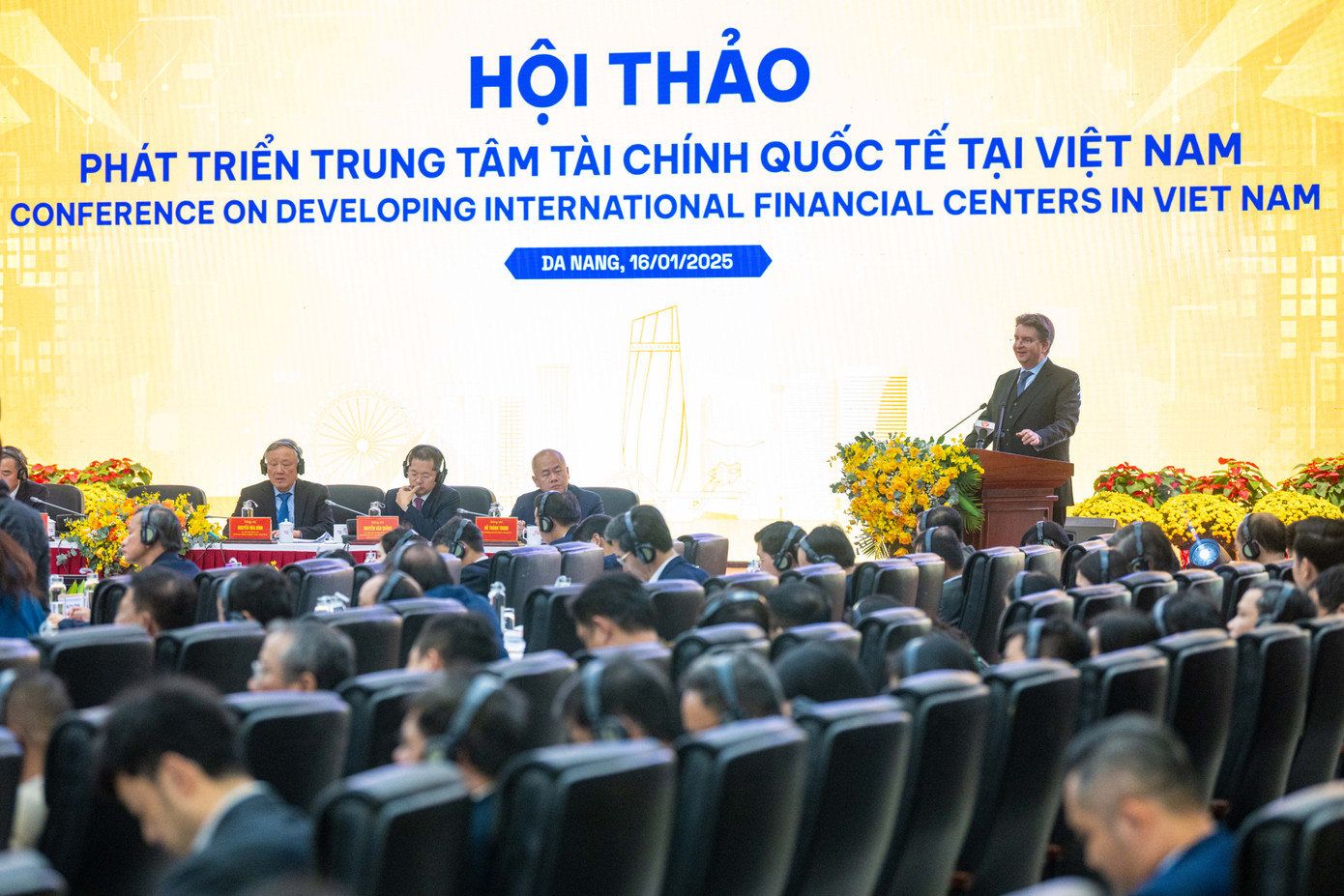 Quang cảnh hội thảo. Quang cảnh hội thảo.