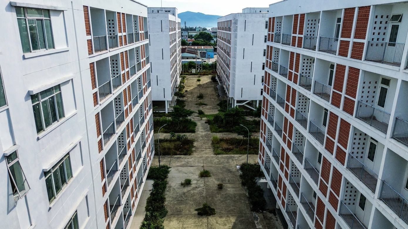 Cả 4 công sản nói trên có tổng cộng 810 phòng (căn), tổng kinh phí dự toán sửa chữa 42 tỉ đồng, hoàn thành trong năm 2025. Đối với phương án mua nhà ở xã hội từ các dự án ngoài ngân sách, UBND TP Đà Nẵng cho hay, trong năm 2025 sẽ tập trung đôn đốc hoàn thành 2 dự án với 870 căn; khởi công 3 dự án với 3.519 căn. Đà Nẵng sẽ thực hiện công tác chấp thuận chủ trương đầu tư, kêu gọi đầu tư đối với 5 dự án (3.487 căn), dự kiến khởi công trong quý 1/2026.