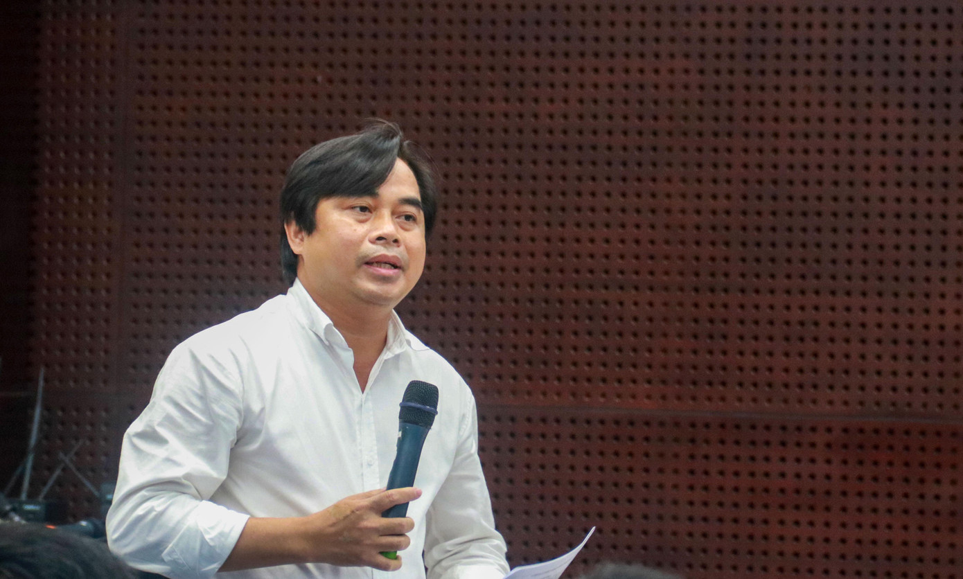 Ông Tô Văn Hùng, Giám đốc Sở TN&amp;MT TP Đà Nẵng nói về việc nạo vét luồng lạch cảng Tiên Sa. Ảnh: Nguyễn Thành