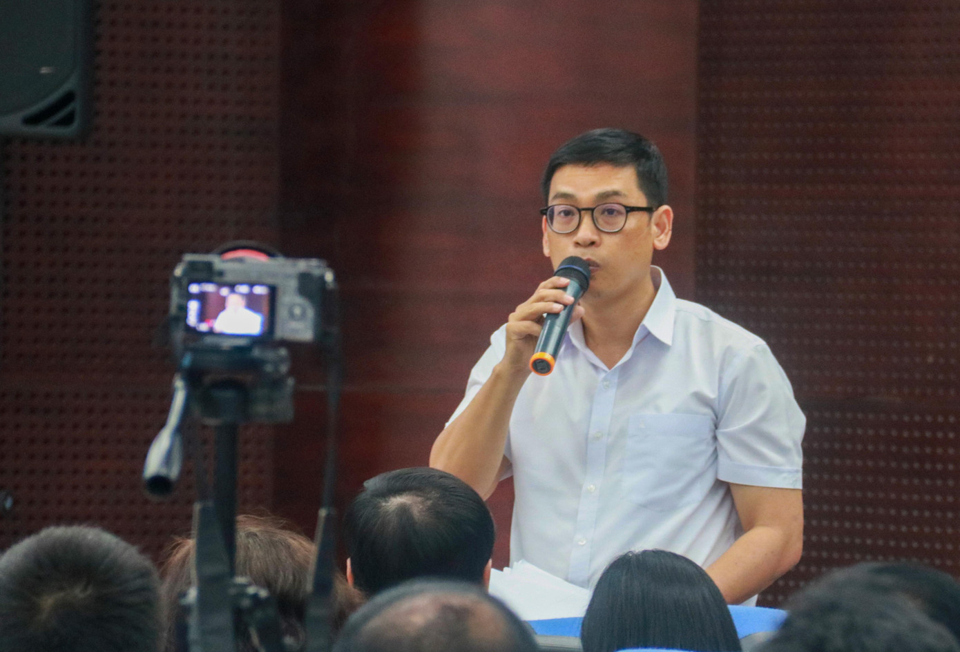 Ông Phùng Phú Phong, Phó giám đốc phụ trách sở Xây dựng TP Đà Nẵng tại buổi họp báo. Ảnh: Nguyễn Thành