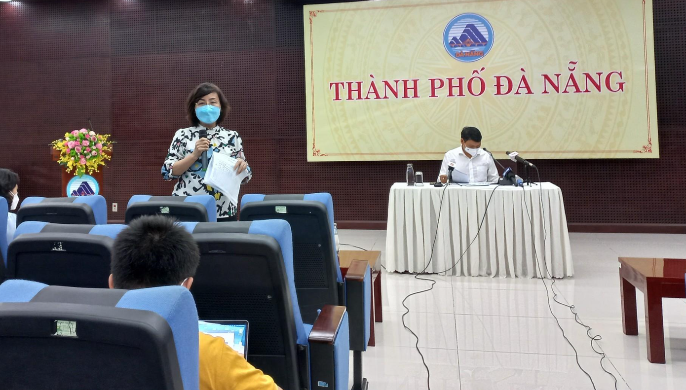 Bà Ngô Thị Kim Yến, Giám đốc Sở Y tế TP Đà Nẵng trả lời câu hỏi tại buổi họp báo chiều nay 24/8 - ảnh Nguyễn Thành Bà Ngô Thị Kim Yến, Giám đốc Sở Y tế TP Đà Nẵng trả lời câu hỏi tại buổi họp báo chiều nay 24/8 - ảnh Nguyễn Thành