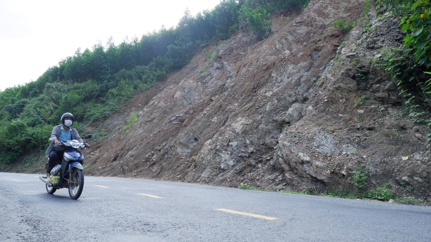 Một vị trí từng sạt lở ở khu vực dưới Dốc Kiền trong mùa mưa bão trước.