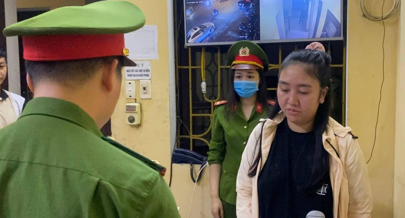 Công an TP Đà Nẵng thực hiện lệnh bắt giam đối với Trần Thị Hoàng Anh. Công an TP Đà Nẵng thực hiện lệnh bắt giam đối với Trần Thị Hoàng Anh.