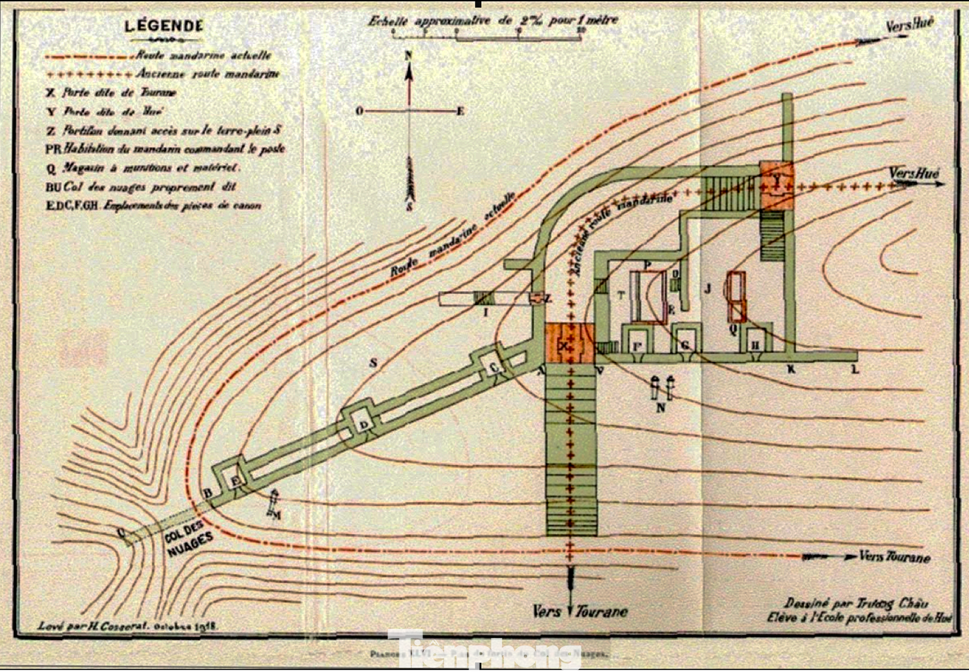 Tháng 8 năm 1848, vua Tự Đức cho đắp thêm pháo đài ở cửa ải Hải Vân. Năm 1849 lại đặt thêm 7 cỗ thần công để phòng thủ cả trên núi cao lẫn ngoài mặt biển. Khi đó, Hải Vân Quan là một cơ cấu phòng thủ rất kiên cố, có khả năng đẩy lui các cuộc tấn công bất ngờ và kiểm soát có hiệu quả sự qua lại ở nơi đây. Trong ảnh: Sơ đồ mặt bằng di tích Hải Vân Quan do H. Cosserat vẽ năm 1918 (H. Cosserat: Lũy phòng thủ trên đèo Hải Vân, Tạp chí BAVH, số 2/1921, NXB Thuận Hóa, Huế, 2001). Ảnh tư liệu.