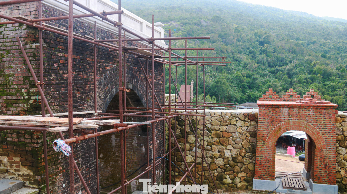 Dự án bảo tồn, tu bổ, phục hồi và phát huy giá trị di tích Hải Vân Quan có tổng mức đầu tư hơn 42 tỷ đồng do TP Đà Nẵng và Thừa Thiên Huế cùng góp vốn với tỷ lệ 50:50. Trung tâm bảo tồn di tích Cố đô Huế và Sở VHTT TP Đà Nẵng cùng phối hợp làm chủ đầu tư. Sau hơn 10 tháng, đến nay dự án đã thực hiện được khoảng 70% tiến độ. Dự kiến dự án sẽ hoàn thành vào tháng 6/2023.