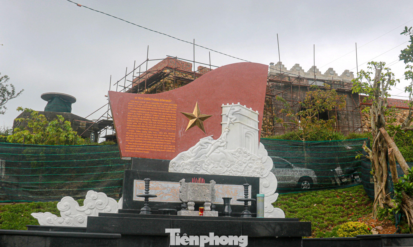 Bia tưởng niệm chiến thắng Đồn Nhất tại Hải Vân Quan cũng đã hoàn thành. Di tích Hải Vân Quan ghi dấu chiến thắng Đồn Nhất tròn 70 năm trước, với trận đánh của Đại đội 6, Tiểu đoàn 59, Trung đoàn 803, Liên khu V trong chiến dịch hè thu 1952-1954 của cuộc kháng chiến chống thực dân Pháp xâm lược.