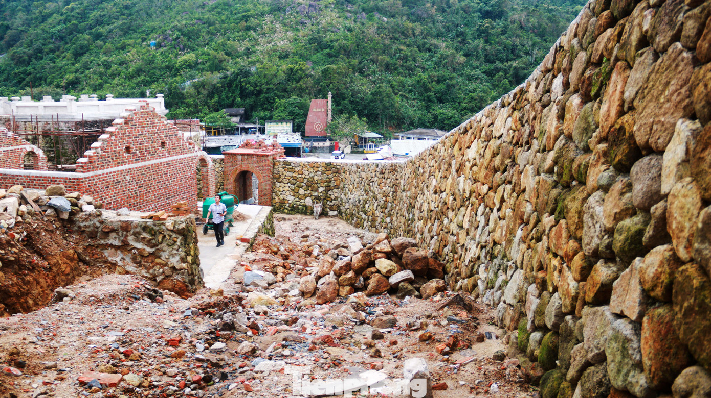 Năm 2018, Bảo tàng Lịch sử quốc gia đã tiến hành nghiên cứu và khai quật khảo cổ tại di tích Hải Vân Quan. Với diện tích gần 900 m2 thám sát và khai quật, kết quả đã làm sáng rõ quá trình hình thành và biến đổi của di tích, xác định được quy mô, kết cấu nền móng kiến trúc của công trình, cung cấp những cứ liệu khoa học cần thiết, phục vụ hiệu quả cho công tác tu bổ, tôn tạo, phục hồi và phát huy giá trị di tích Hải Vân Quan.