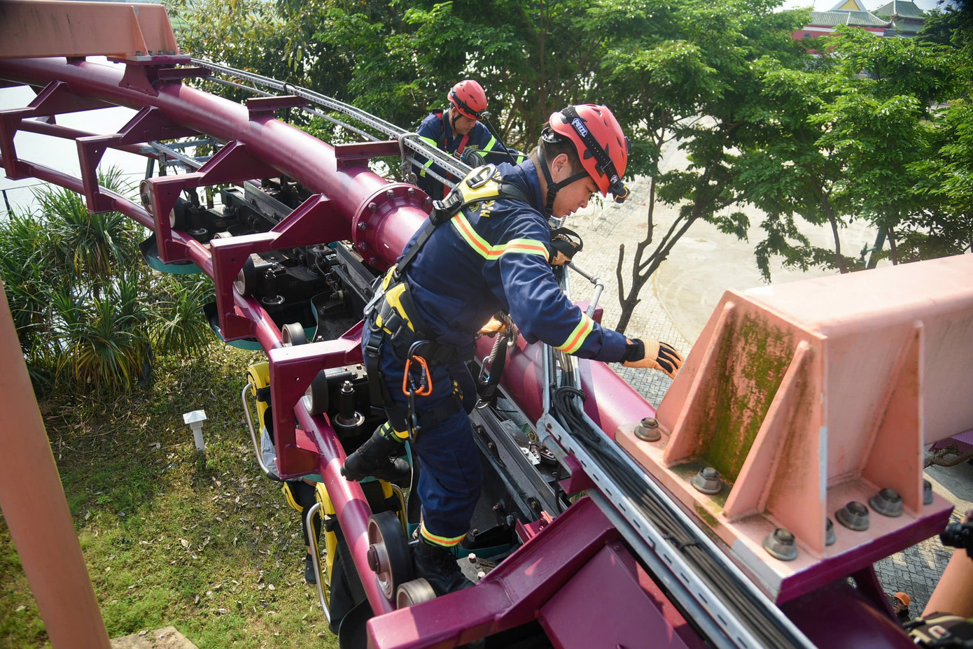 Buổi diễn tập cũng là dịp thử nghiệm năng lực phối hợp giữa cơ sở và lực lượng chuyên nghiệp, đảm bảo khả năng phản ứng nhanh, giảm thiểu thiệt hại về người và tài sản khi có tình huống thật xảy ra. Buổi diễn tập cũng nhằm đánh giá hiệu quả phương châm “4 tại chỗ” và rà soát tính khả thi của phương án đã được duyệt. Buổi diễn tập cũng là dịp thử nghiệm năng lực phối hợp giữa cơ sở và lực lượng chuyên nghiệp, đảm bảo khả năng phản ứng nhanh, giảm thiểu thiệt hại về người và tài sản khi có tình huống thật xảy ra. Buổi diễn tập cũng nhằm đánh giá hiệu quả phương châm “4 tại chỗ” và rà soát tính khả thi của phương án đã được duyệt.