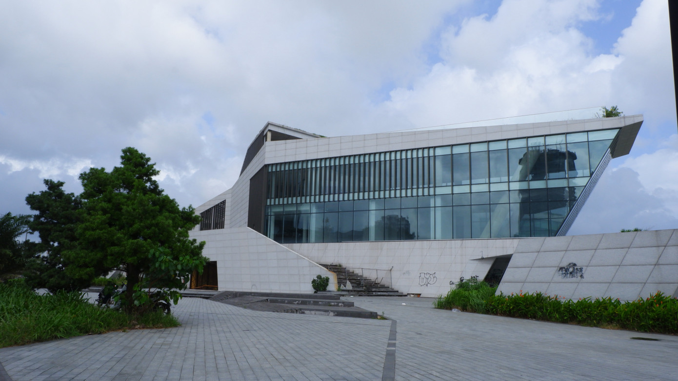 Khu B có diện tích hơn 2,3ha, tại vị trí bến du thuyền (cảng Sông Hàn). Tại đây có công trình nhà hàng và bến du thuyền có liên quan đến Phan Văn Anh Vũ. Theo định hướng thiết kế đưa ra, có đề xuất đối với khu vực nhà hàng bến du thuyền này, có thể xem xét chuyển đổi công năng phục vụ du lịch kết hợp văn hóa nghệ thuật đương đại.