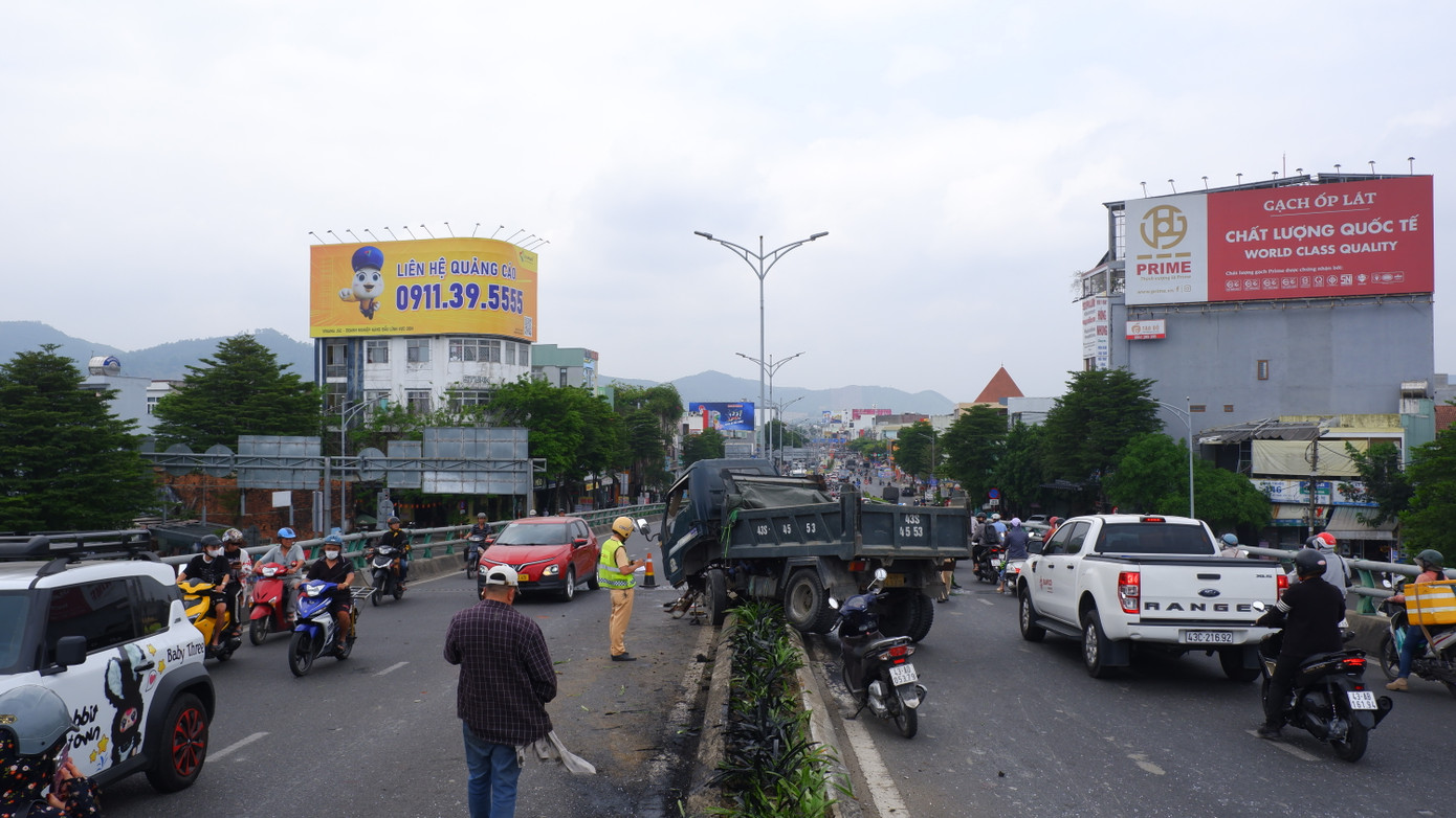 Nguyên nhân vụ tai nạn đang được điều tra làm rõ.