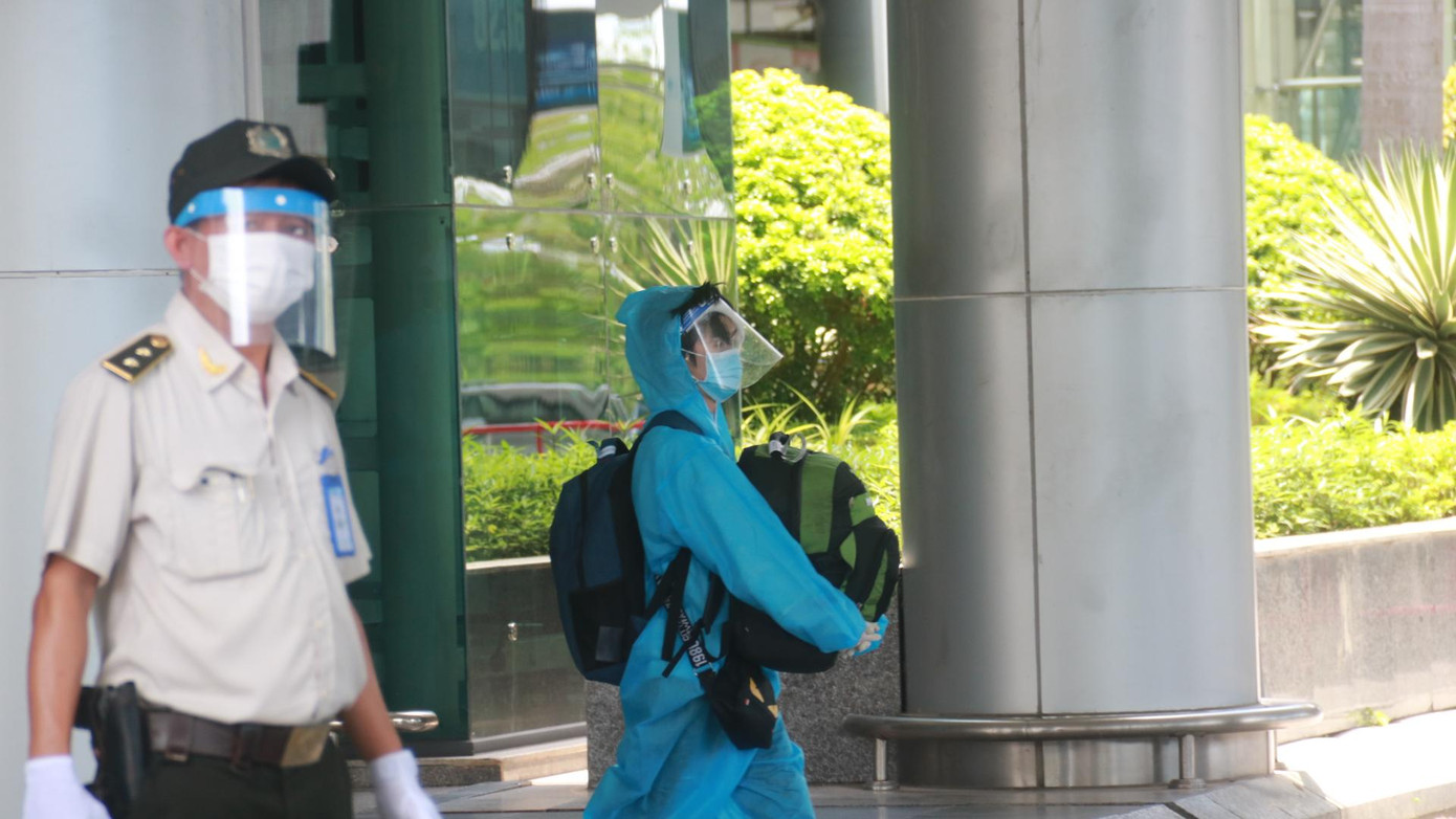 Tổng cộng có gần 600 công dân TP Đà Nẵng sẽ bay 3 chuyến bay về TP Đà Nẵng trong ngày 21/7. Ông Lê Trung Chinh, Chủ tịch UBND TP Đà Nẵng đã yêu cầu các Sở Y tế, Du lịch, Tài nguyên-Môi trường, Cảng vụ hàng không miền Trung sẵn sàng việc tiếp đón, cách ly theo quy định. Ảnh: Nguyễn Thành