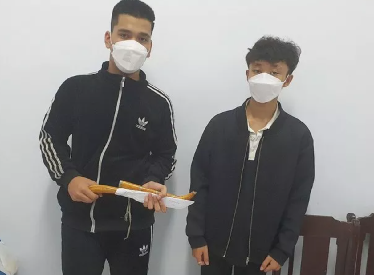 Hai đối tượng Hậu và Bằng tại cơ quan công an. Hai đối tượng Hậu và Bằng tại cơ quan công an.