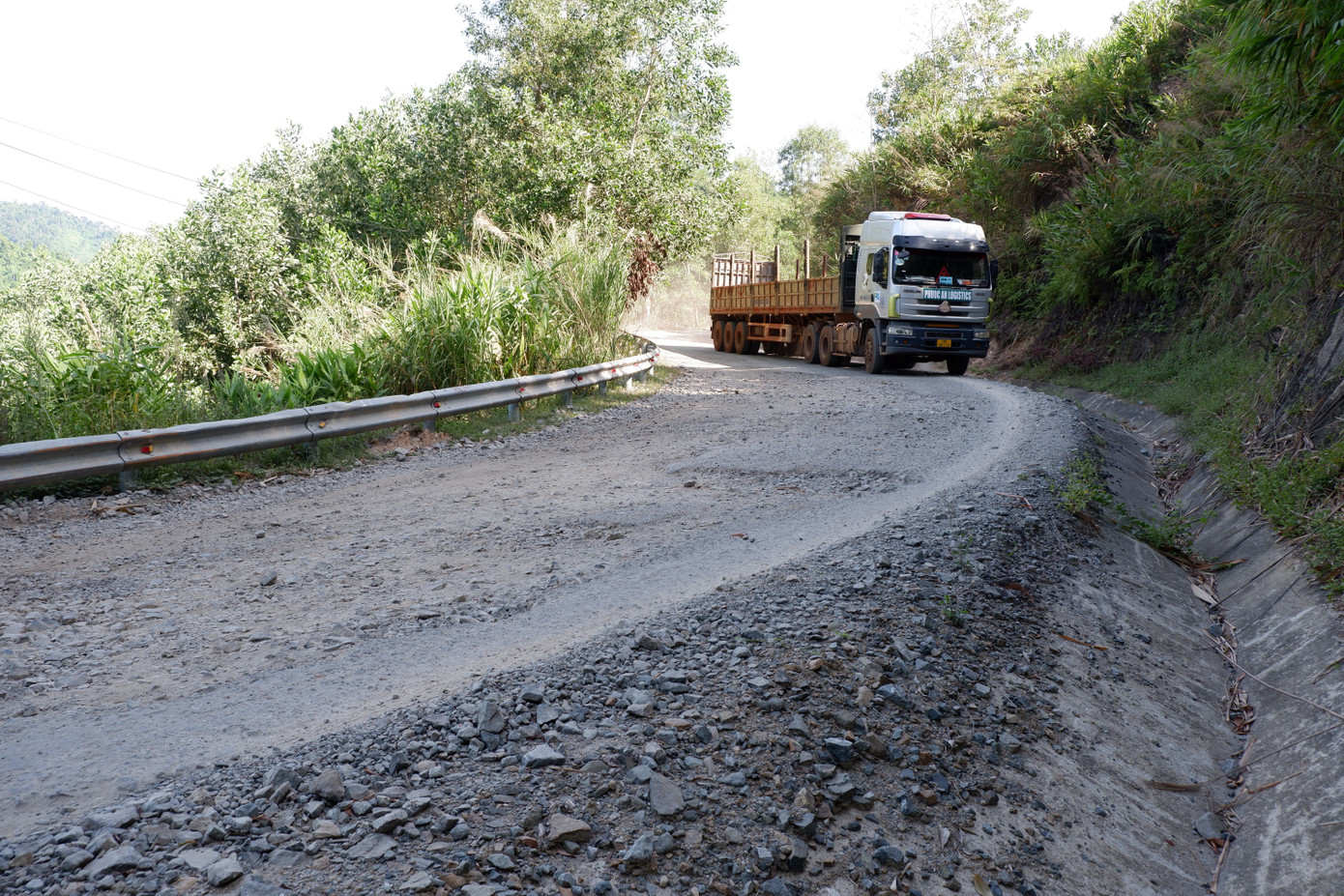 Tại thông báo kết luận, Thủ tướng Chính phủ ủng hộ chủ trương nghiên cứu, đầu tư tuyến đường mới từ Khu kinh tế cửa khẩu quốc tế Nam Giang đến cảng biển Quảng Nam; giao tỉnh là cơ quan nhà nước có thẩm quyền chủ trì, phối hợp các bộ ngành nghiên cứu, đề xuất triển khai đầu tư theo hình thức PPP, báo cáo cấp có thẩm quyền xem xét quyết định.